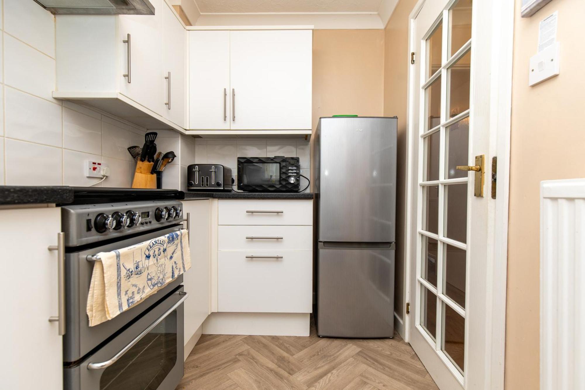 Comfortable And Spacious Superb Holiday Home In Llanelli, Dog Friendly Zewnętrze zdjęcie